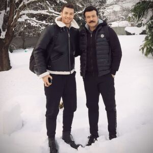Ömer Gecü Instagram - Derya kardeşimle set sonrası.. #emanet #emanetset #kanal7
@deryaoguzertun 
@emanetkanal7