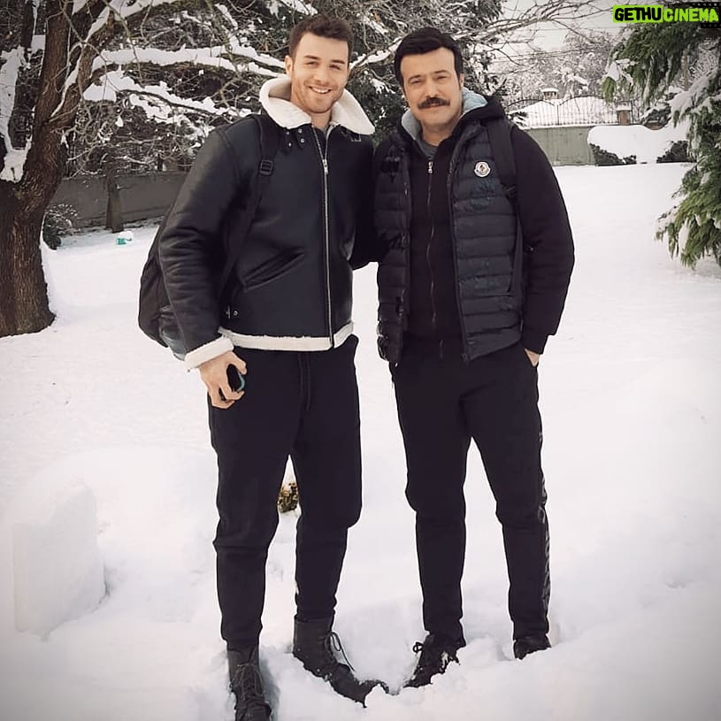 Ömer Gecü - 6K Likes - Derya kardeşimle set sonrası.. #emanet #emanetset #kanal7
@deryaoguzertun
@emanetkanal7