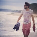 Özgün Karaman Instagram – Koskoca yaz, deniz temalı fotoğraf paylaşmamışım; kimse de dememiş olm neden (DENİZE GİREMEDİ).