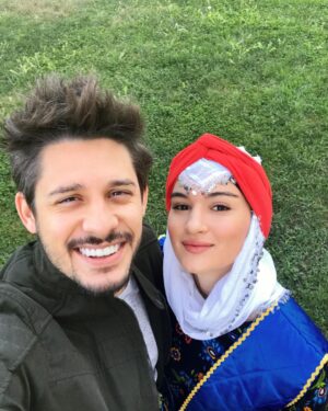Özgün Karaman Instagram - Bugün sincabın doğum günü 🥳 üstelik #KuzeyYıldızı 20.00’de @showtv ‘de!