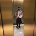 Özgün Karaman Instagram – “Du bi asansörde fotoğrafını çekeyim” dedi, sonuç bu; tanımadığım insanlarla 5 katlı avm turu.. Neys 😒 herkese mutlu pazarlar.