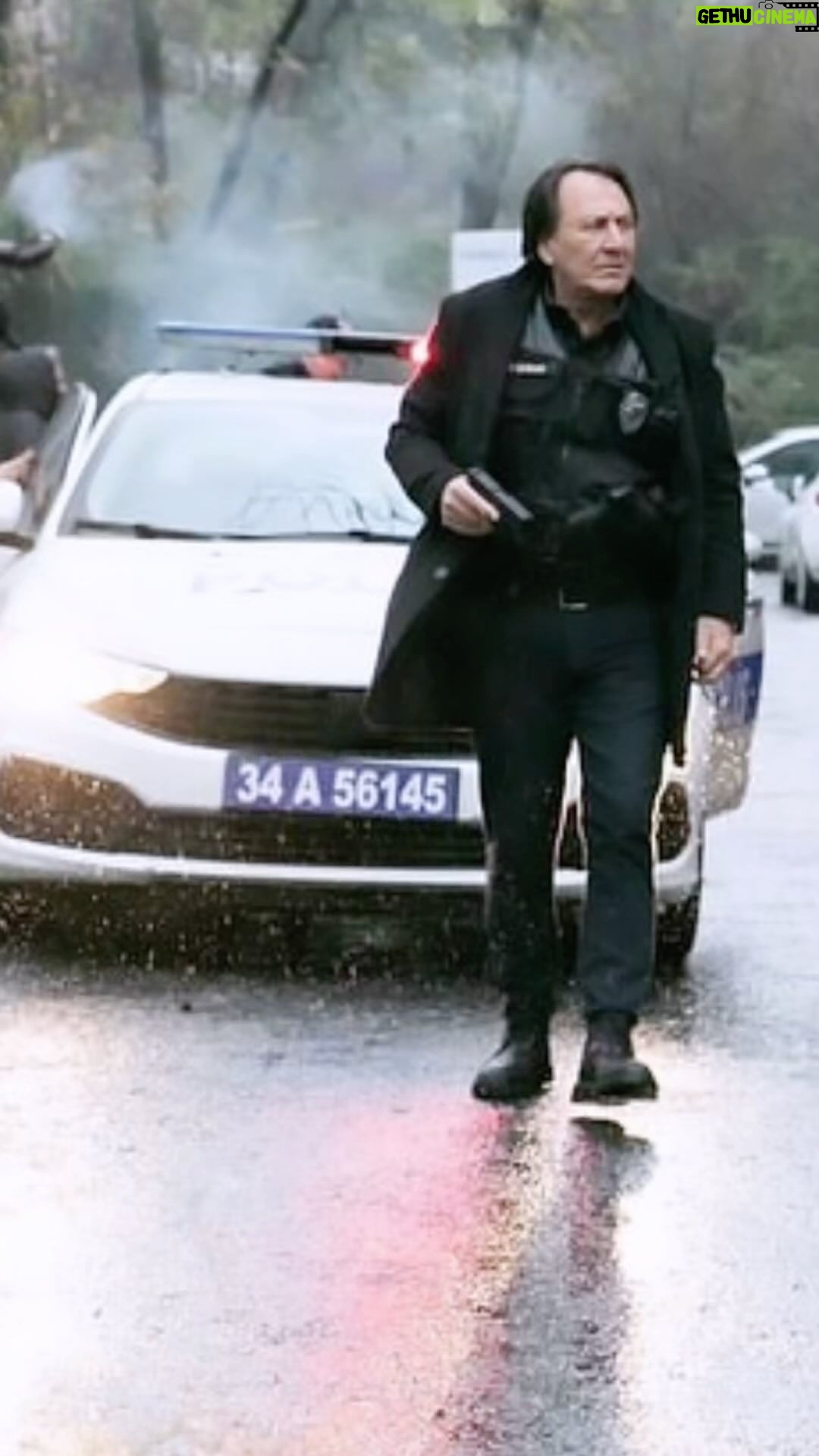 Özgür Ozan Instagram - @arkasokaklarofficial @kanald @dmedia #dizi #operations #police 🚨🇹🇷