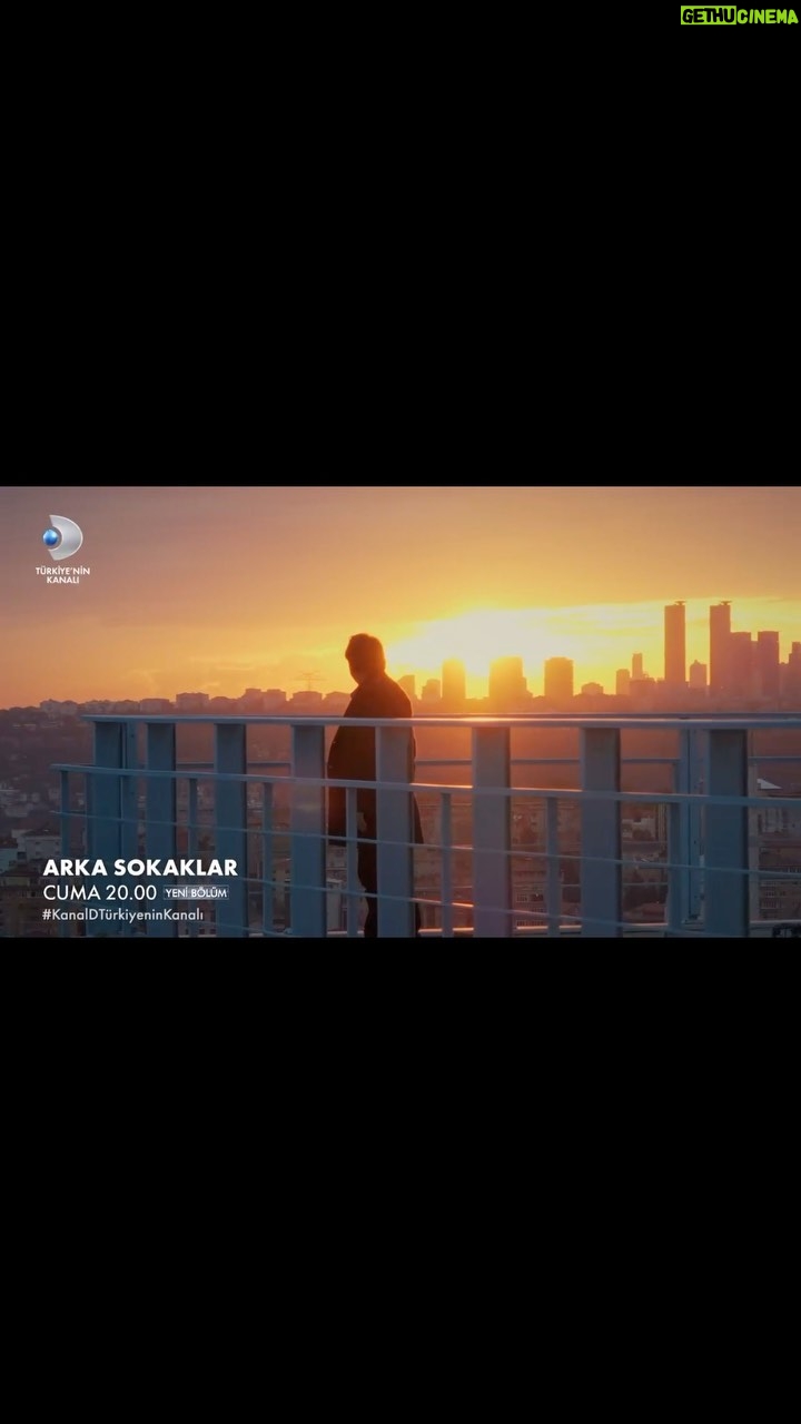 Özgür Ozan Instagram - “Sanırım bize bir oyun oynanıyor” “şimdi bir de gözümüzün görmediği bir düşmanımız mı var”🇹🇷 @kanald @arkasokaklarofficial @dmedia #series