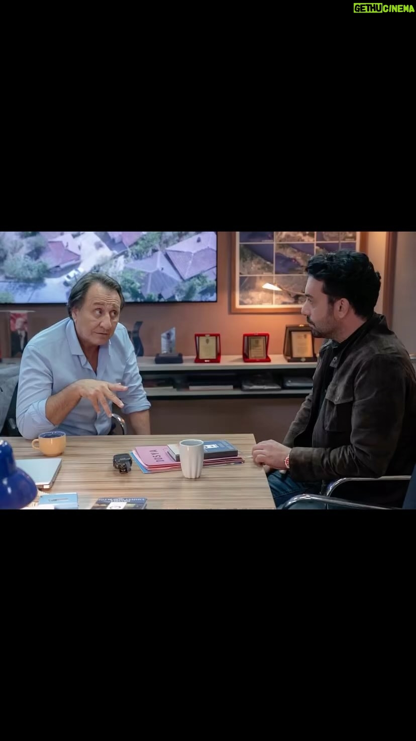 Özgür Ozan Instagram - @arkasokaklarofficial @kanald @dmedia @ozanumutcobanoglu #hakan #hüsnüçoban