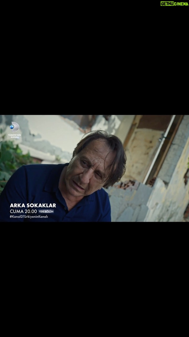 Özgür Ozan Instagram - BABAAA!! “Babalar ne için yaşar evlatları için” @arkasokaklarofficial @dmedia @kanald #dizi cuma günü🔥🔥🔥🇹🇷🚨