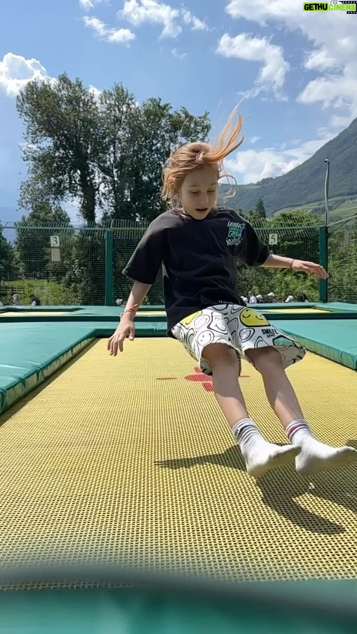 Özgür Ozan Instagram - #bolzano #justdoit #italy @alidemir.ozan #myson #try
