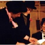 Özkan Uğur Instagram – 27 Mart Dünya Tiyatrolar günü kutlu olsun. Küçük Bir İş İçin Yaşlı Bir Palyaço aranıyor. İstanbul Devlet Tiyatrosu, 1998 Yazar Matei Visniec Oyuncular: Levent Öktem, Özkan Uğur, Mehmet Güleryüz Yönetmen: Müge Gürman