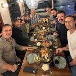Özz Nûjen Instagram – I #Västerås med 🙏🏽❤️ bröderna på @restaurang_zakaya 🙌🏽❤️ så god och läcker mat och gott sällskap! Tacksam! ❤️ Spasdarim! #godmat #mat #cuisine #suryoye #kurd #hubo #noş