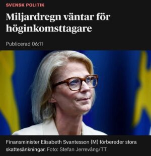 Özz Nûjen Instagram - Sjukvården är i kris.
Skolan är kaos. 
Fattigdomen ökar. 
Bränslepriserna är fortfarande jättehöga.
Räntorna är skyhöga. 
Matpriserna ökar… 
Men visst gör de redan rika ännu rikare. 
Sen pekar de på ”invandrare” och alldeles för många köper det.

#svpol #blåbrun #regering #klass #ekonomi #pengar #välfärd