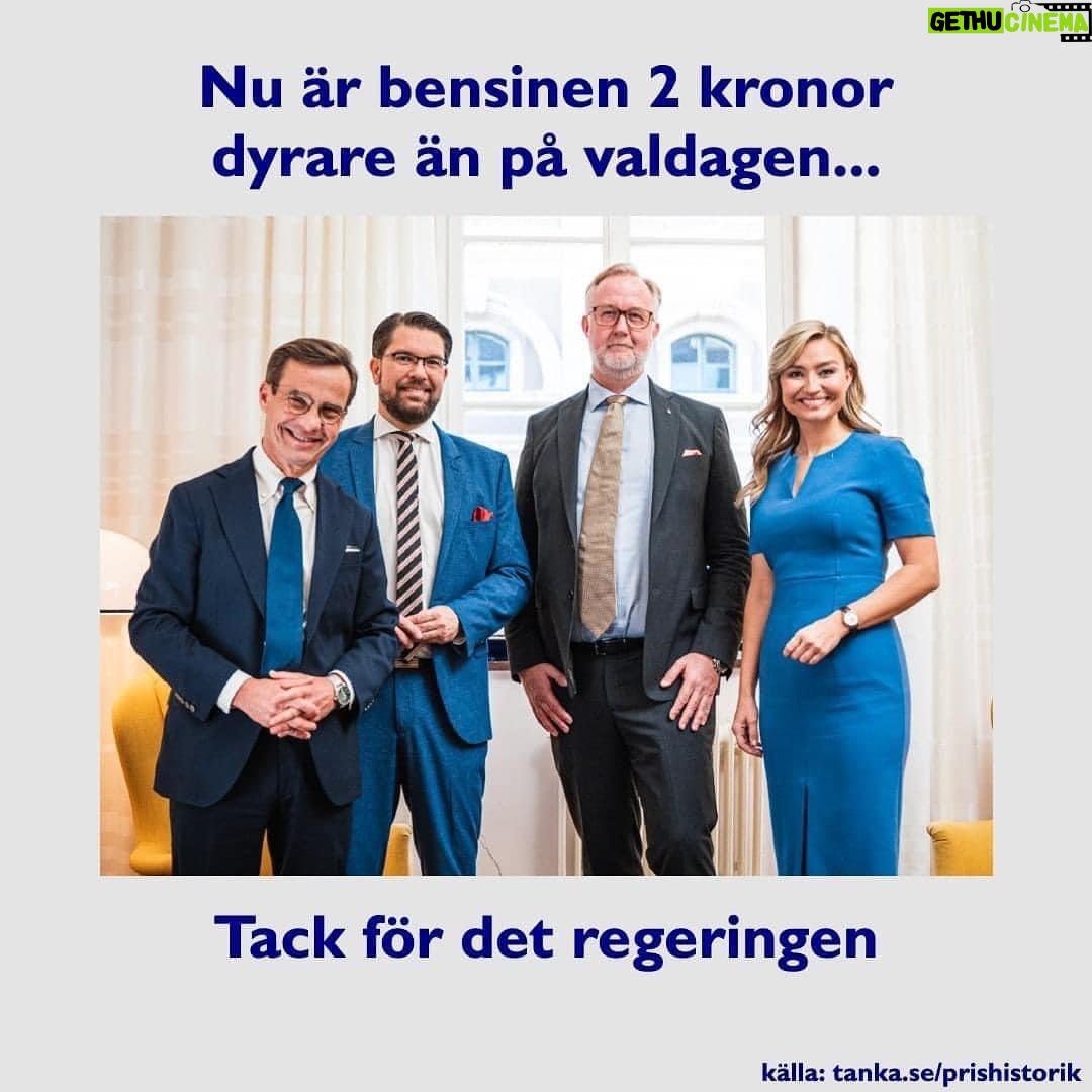 Özz Nûjen - 1.6K Likes - 🤷🏻♂️ Vad den #blåbruna regeringen lovade innan valet och se var vi är nu…
Upp till 10 kr lägre pris vid pump.
Detta lovade dessa skamlösa och populistiska ledare sina väljare om de höga bensin- och dieselpriserna före valet. Idag - efter snart ett år av blåbrunt Tidö-styre - är priserna på bensin och diesel högre än vad de var för ett år sedan. 🤦🏻♂️
Vad säger och tänker deras väljare idag?
Hur känner de som röstade på dessa partier idag?
Vad hände med bränsleupproret?
#svpol #bränsleupproret #bensin #diesel #bränslepriser #ekonomi #populism #rasism #miljö #klimathotet #säkpol