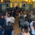 Özz Nûjen Instagram - Publiksnack. Hudiksvall 7 juli 2023. Någon har filmat mig i över 18 min. Brukar säga till publiken att inte filma mina gig är ni snälla, men denna gång blev det lite annorlunda. Det brukar ju aldrig bli bra när någon filmar av ens standup med sin mobil… men tydligen var det inte hans utan min mobil!? 🤷🏻‍♂️😅🤦🏻‍♂️ ja ja det blev helt ok ändå. Tack all publik i Hudiksvall för en riktigt rolig kväll på @pks_hudiksvall 😘❤️🎤🙌🏽😆 #standup #comedy #publiksnack #humor #hudiksvall #özznûjen #comedian #actor #sweden #kurdistan #kurdish #swedish #funnyvideos