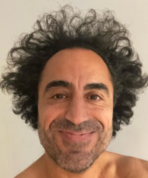 Özz Nûjen Instagram - Nû şîyar bûme û beyanîbaş! ☀️ Nyvaken och godmorgon! Nu tar vi helg! 
Vi ses på @rawcomedyclub ikväll och imorgon lördag i #Göteborg 😅😘☀️