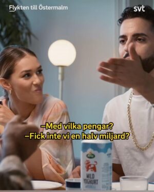 Özz Nûjen Instagram - När Ibbe tror att Baba Kennedys pengar även är hans pengar. 😅💰💸🤷🏻‍♂️🤣 Nästsista avsnittet (7 av 8) av ”Flykten till Östermalm” kommer på fredag 19 maj på @svt 1 kl.22 eller när du vill och kan i appen #SVTPlay. 😘❤️ Gava/Çaxa/Dema Îbbe bawer dike ku perê Baba Kennedy perê wî ye jî. 😅💰💸🤷🏻‍♂️🤣 Beşa 7 ya “Reva bo Ostermalm” roja înê saet/katjimêr 22 di kanala swêdî ya SVT 1 da tê weşanê. 😘❤️ 

#flyktentillöstermalm #humor #humorserie @svthumor @scandinaviancontent #tvserie #tvseries #comedy #film #movie #cinema #fîlm #rêzefîlm #sweden #swedish #stockholm #östermalm #skåne #malmö #rosengård #kurdish #kurdî #kurdistan #henek #pêkenîn #pêkenok #dewlemend #rich #richpeople #rikedom #money