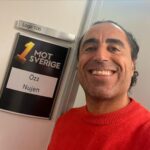 Özz Nûjen Instagram – Direktsändning på @svt 1 ikväll kl.20.00 vi ses 😘❤️🙌🏽 ”1 mot Sverige” 
#tv #show #1motSverige #svt #nöje #özznûjen #tvprogram #bername #televizyon #sweden #swedish #kurdish #standup #comedian #actor #attore #şanoger #henekvan