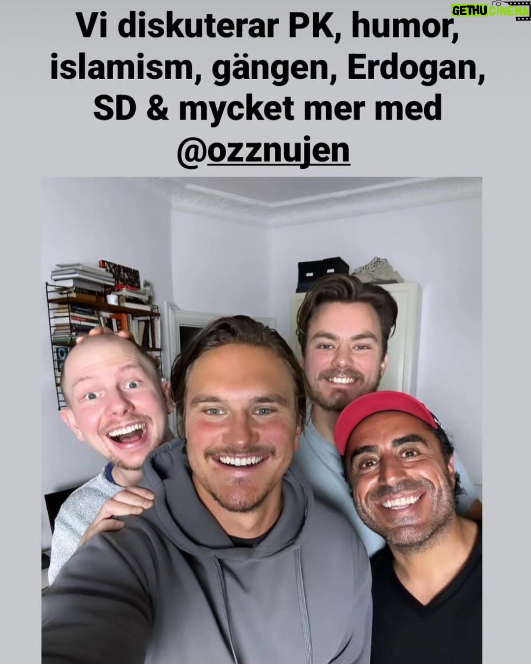 Özz Nûjen Instagram - Söndagslyssning eller söndagstittning!? Jag begick #podd häromveckan 😳😨🤷🏻♂️ och grabbarna på #OskyddatSamtal fick fria händer och munnar att ställa mig mot en vägg av frågor. Hur det blev? Ja det får du avgöra när och om du lyssnar eller tittar. Podden finns på #Youtube eller där poddar finns. @viktorklemming @filippelas @gustavhardner tack för att ni bjöd in mig. Ha en fin söndag! ☀️🙌🏽