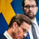 Özz Nûjen Instagram – Ja du Ulf Kristersson… jag vet iallafall vad jag och många av oss andra tycker, men, vad tycker du själv? 
Eller ska vi fråga den som med avsmak styr dig i den riktning han vill. (bild 2) 

#svpol #säkpol #blåbrun #regering #populism #rasism