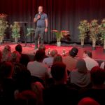 Özz Nûjen Instagram – Kom till pappa Özz! 
Publiksnack från min #standup i #Malmö 20 sept 2023 på ett fullsatt #Babel inför en väldigt fin och kul publik. 🙏🏽❤️😅🙌🏽 älskar mitt jobb! Tack alla som kommer och tittar 😘 

#comedy #show #özznûjen #comedian #komiker #henekvan #laqirdî #humor #publik #publiksnack #interaction #impro #improvisation #standupcomedy #talk #sweden #swedish #kurd #kurdish #kurdistan #noborder #ingagränser #noboundaries #funny #funnyvideos #funtimes #actor