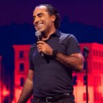 Özz Nûjen Instagram – Jag vill bara säga TACK till dig som har kommit och tittat på mig när jag har kört #teater eller #standup i år. 😘 Jag vill också tacka varenda en som har fixat gig, bokat mig, jobbat tillsammans med mig, pushat mig, regisserat mig, hjälpt mig med resor, hotell och sagt eller tänkt något snällt om mig. ❤️❤️❤️ Tack älskade föräldrar, syskon och syskonbarn som alltid ställer upp för mig och alltid står upp för mig. Tack alla vänner 😘 och vi ses nästa år! ❤️ God jul och gott nytt år! 😘🎅🏽🎄🤶🏽🥳🍻❤️🙌🏽 Spas bo we hemûya ên ku hatine û li şano an jî standup ê min rêtine/dîtine/temaşe kirine. 😘❤️❤️❤️ Noela we û sersala we pîroz be!