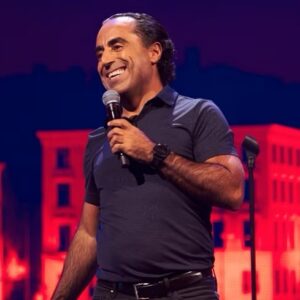 Özz Nûjen Instagram - Jag vill bara säga TACK till dig som har kommit och tittat på mig när jag har kört #teater eller #standup i år. 😘 Jag vill också tacka varenda en som har fixat gig, bokat mig, jobbat tillsammans med mig, pushat mig, regisserat mig, hjälpt mig med resor, hotell och sagt eller tänkt något snällt om mig. ❤️❤️❤️ Tack älskade föräldrar, syskon och syskonbarn som alltid ställer upp för mig och alltid står upp för mig. Tack alla vänner 😘 och vi ses nästa år! ❤️ God jul och gott nytt år! 😘🎅🏽🎄🤶🏽🥳🍻❤️🙌🏽 Spas bo we hemûya ên ku hatine û li şano an jî standup ê min rêtine/dîtine/temaşe kirine. 😘❤️❤️❤️ Noela we û sersala we pîroz be!