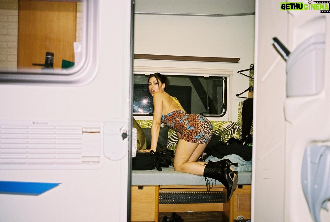 脷rsula Corber贸 Instagram - BTS #ElCuerpoEnLlamas by the one and only @aralereartesv 馃└