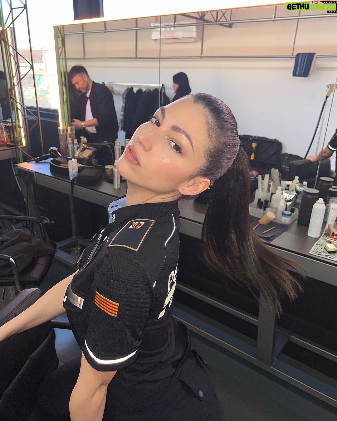 Úrsula Corberó Instagram - EL CUERPO EN LLAMAS ya está en NETFLIX ay ay ay 🐭🩸💍❣️🕊️🌡️🌪️