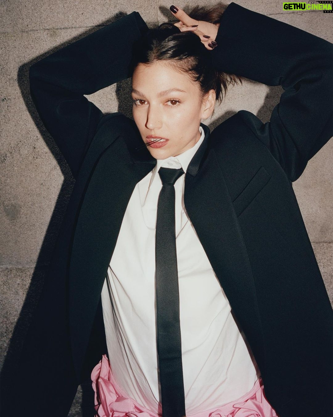 脷rsula Corber贸 Instagram - SEPTEMBER ISSUE @voguespain by @danmartensen 馃