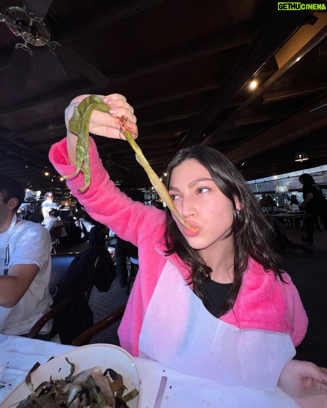 Úrsula Corberó Instagram - Calçots seasonnnnn una boníssimada nena 💖💕🌾🌾🌾💝💓