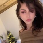 Úrsula Corberó Instagram - Qué rico todo FELIZ NAVIDAD para todossss muchos besitos 🌙🎄✨