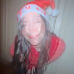 Úrsula Corberó Instagram - Felices Fiestas desde el rodaje de ElCuerpoEnLlamas 🫶🏻☄️ (tb me he dado con una viga en la cabeza y me he puesto a llorar pero de eso no tengo foto 🥲)