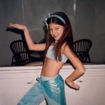 Úrsula Corberó Instagram - Antes de ser mujer, fui niña. Con mis sueños y mis miedos, pero siempre creí en mí misma. Tengo una familia que nunca me puso barreras y eso me permitió crecer en un lugar con oportunidades. Desgraciadamente hay muchas niñas que no siempre tienen la libertad de poder decidir sobre sus vidas. Entre tod@s podemos darles la posibilidad de que construyan su propio futuro. Por eso me uno a @savethechildren_es como su embajadora global. Estoy muy emocionada, gracias por esta oportunidad 🫶🏻 • Before I became a woman, I was a child. I had dreams and I had fears, but I always believed in myself. My family was always very supportive and this allowed me to grow up in a place full of opportunities. Unfortunately, there are plenty of girls who aren’t always free to make decisions about their own lives. Together, we can give them the chance to build their own future. That’s why I’m joining @savethechildren_es as their global ambassador. I’m truly honored, thank you for this opportunity 🫶🏻