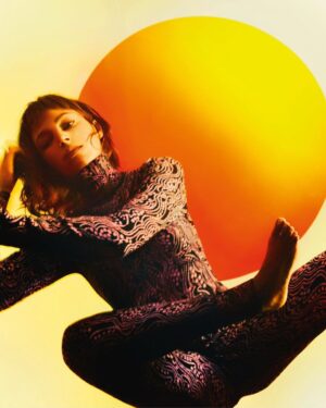 Úrsula Corberó Instagram - @txemayeste no hace fotos, hace cuadros 🖤 @voguespain