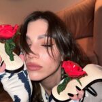 Úrsula Corberó Instagram - Abril, rosas mil 💔