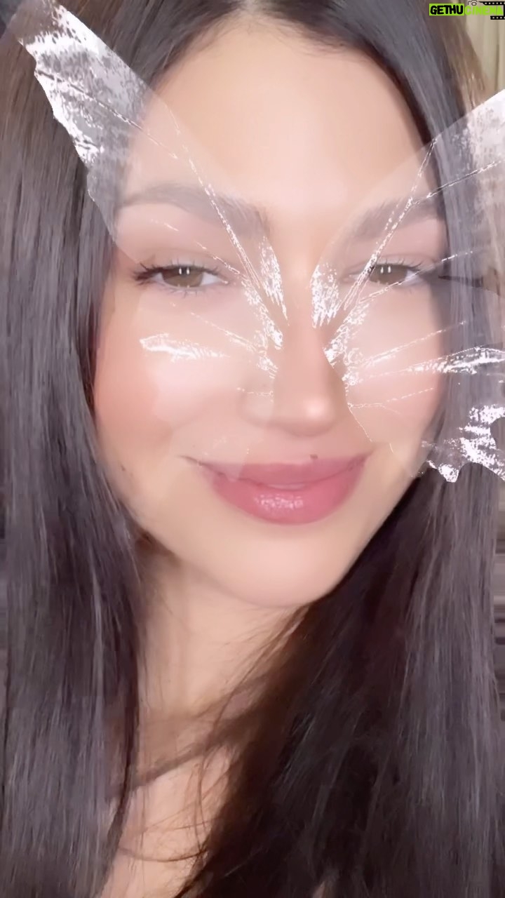 Úrsula Corberó Instagram - Gracias 2022 🪐 Toy ready para lo que venga. Feliz entrada de año a todos ☄️