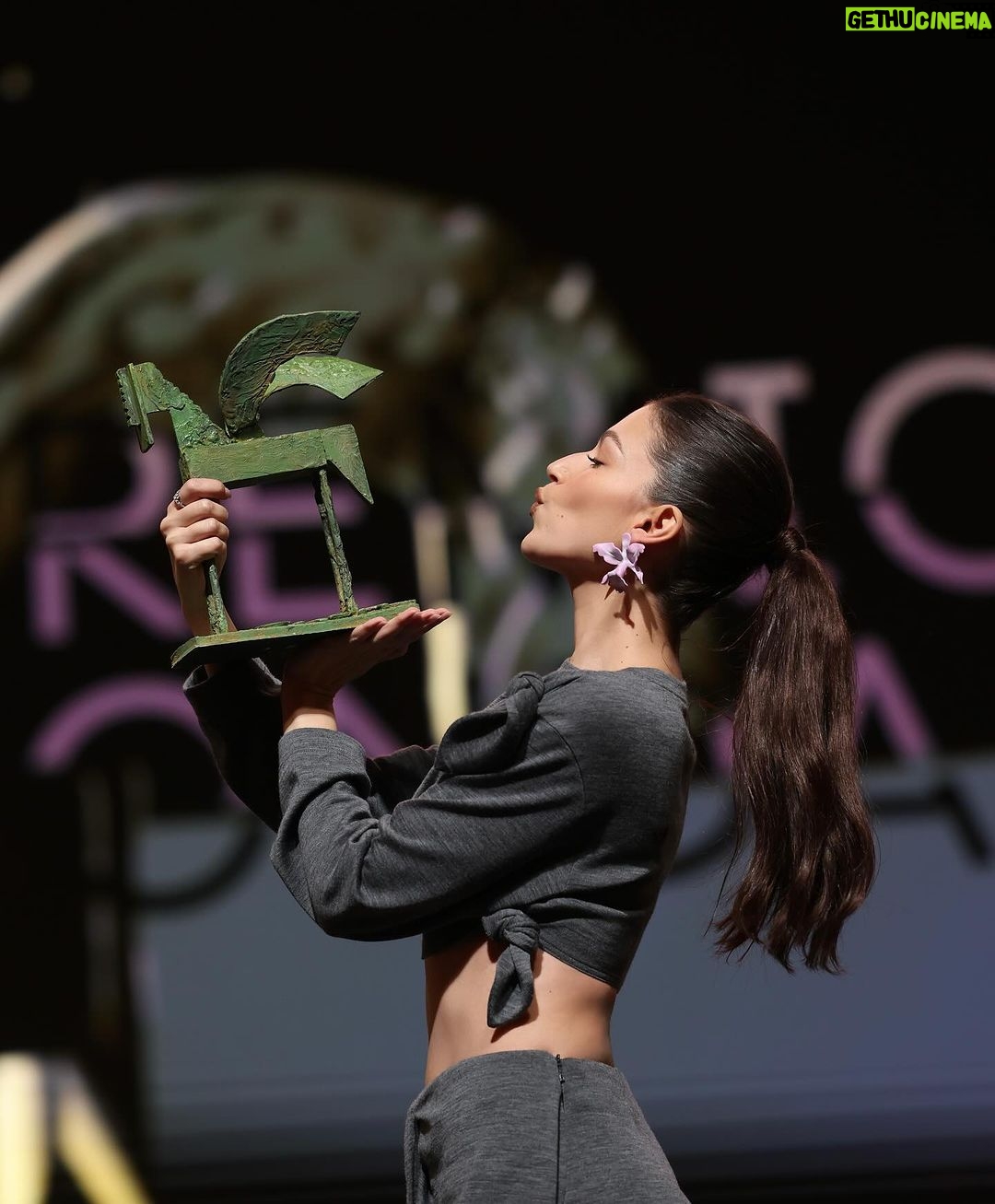Úrsula Corberó Instagram - Qué noche increíble, gracias 🤍
