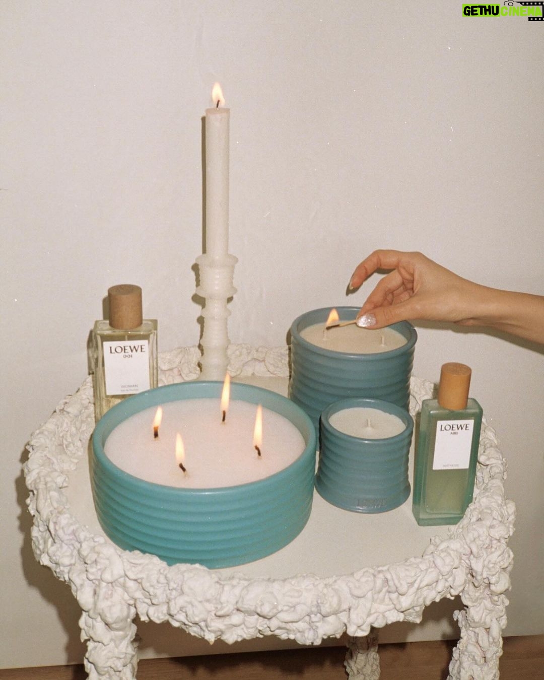 Úrsula Corberó Instagram - Con @loewe_perfumes en casa 🧸🕯️🔮 #LOEWEperfumes