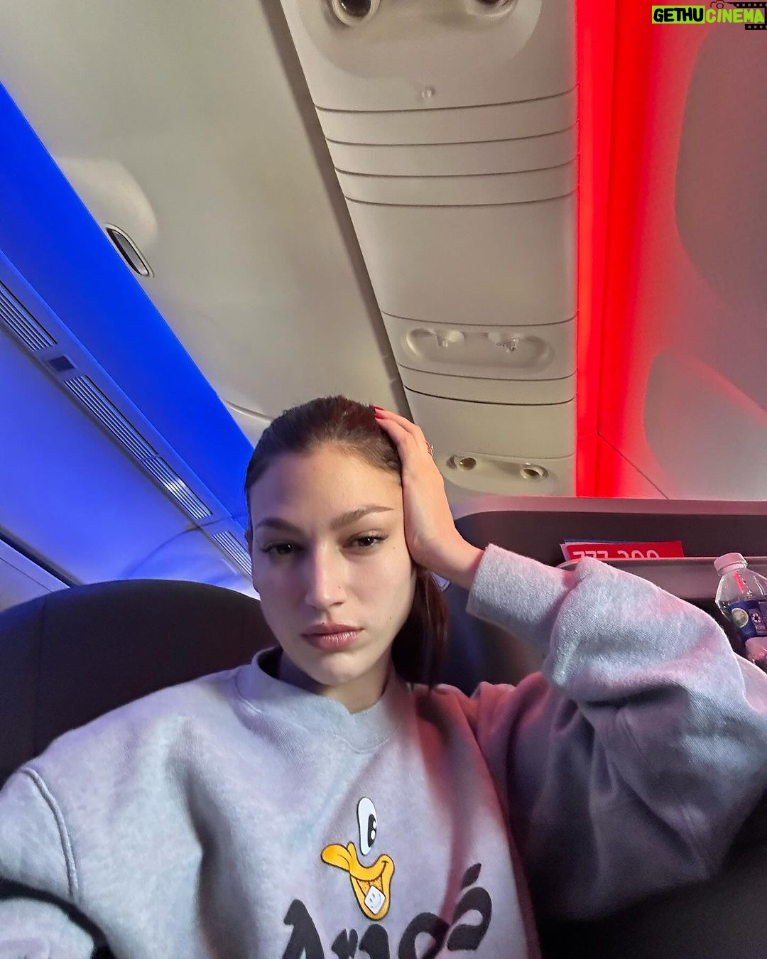 脷rsula Corber贸 Instagram - Bye NY tqm 馃ゲ