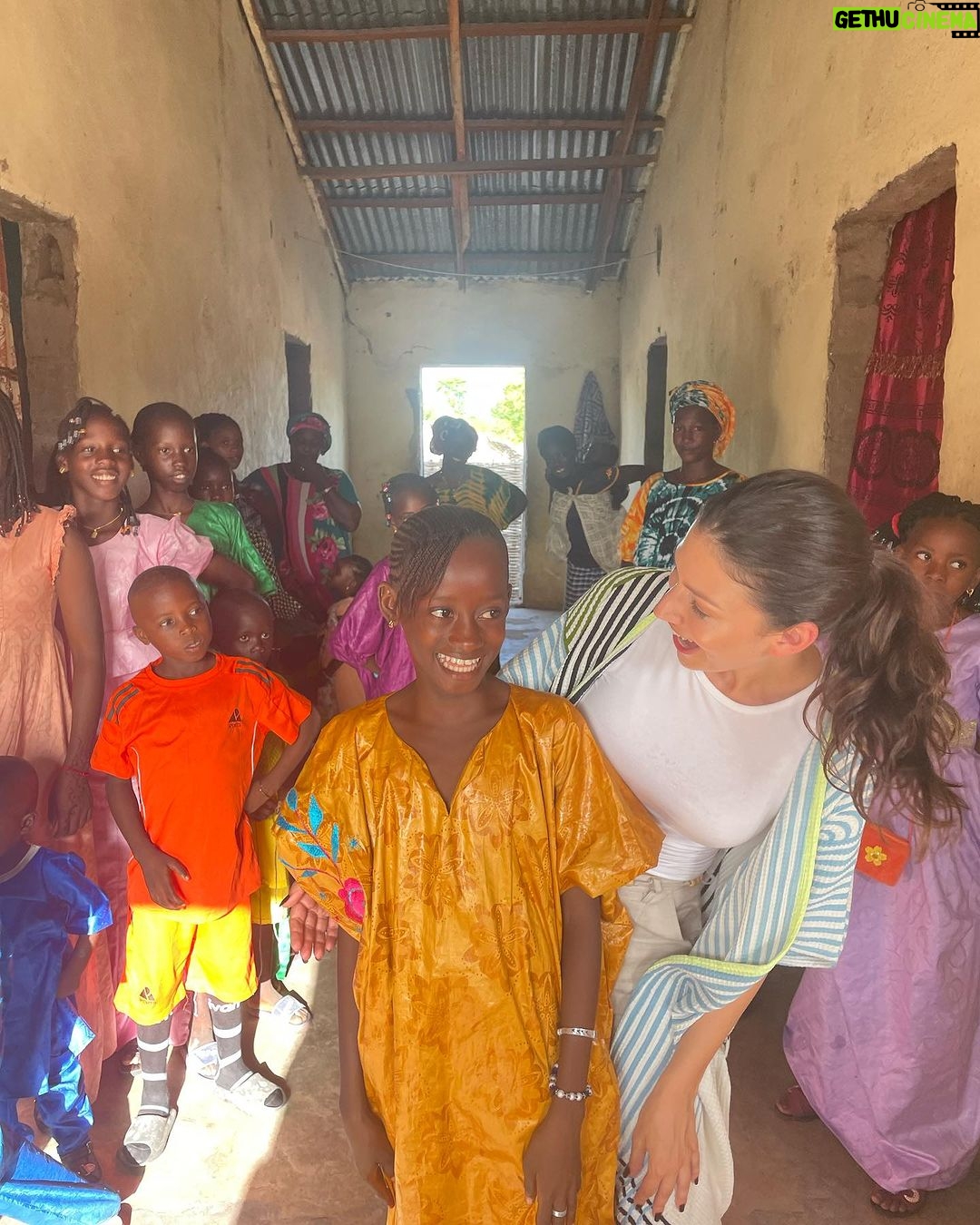 Úrsula Corberó Instagram - Gracias @savethechildren_es por esta experiencia inolvidable #CásateContraElMatrimonioInfantil Link en bio por si queréis saber más o aportar 💘 Senegal