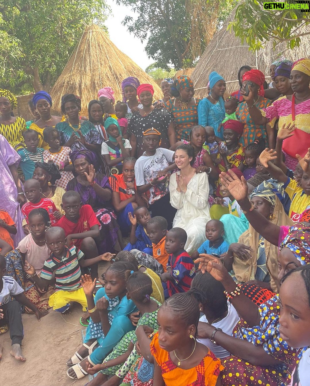 Úrsula Corberó Instagram - Gracias @savethechildren_es por esta experiencia inolvidable #CásateContraElMatrimonioInfantil Link en bio por si queréis saber más o aportar 💘 Senegal