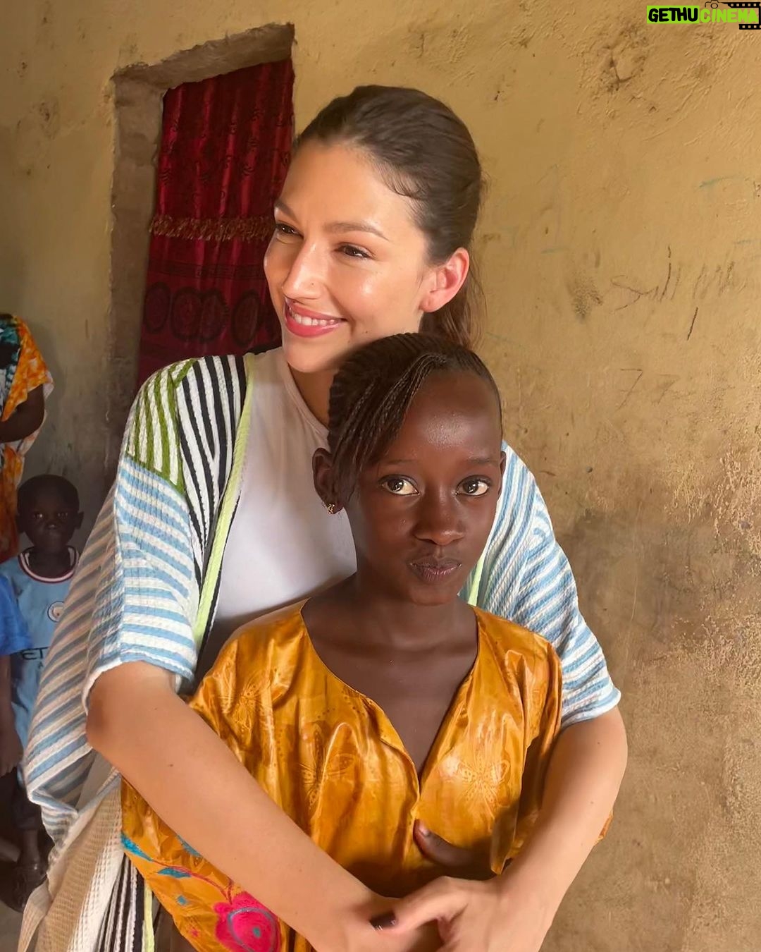 Úrsula Corberó Instagram - Gracias @savethechildren_es por esta experiencia inolvidable #CásateContraElMatrimonioInfantil Link en bio por si queréis saber más o aportar 💘 Senegal