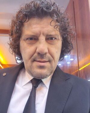 İlker Aksum Instagram - "BOZUK PARA" yakında