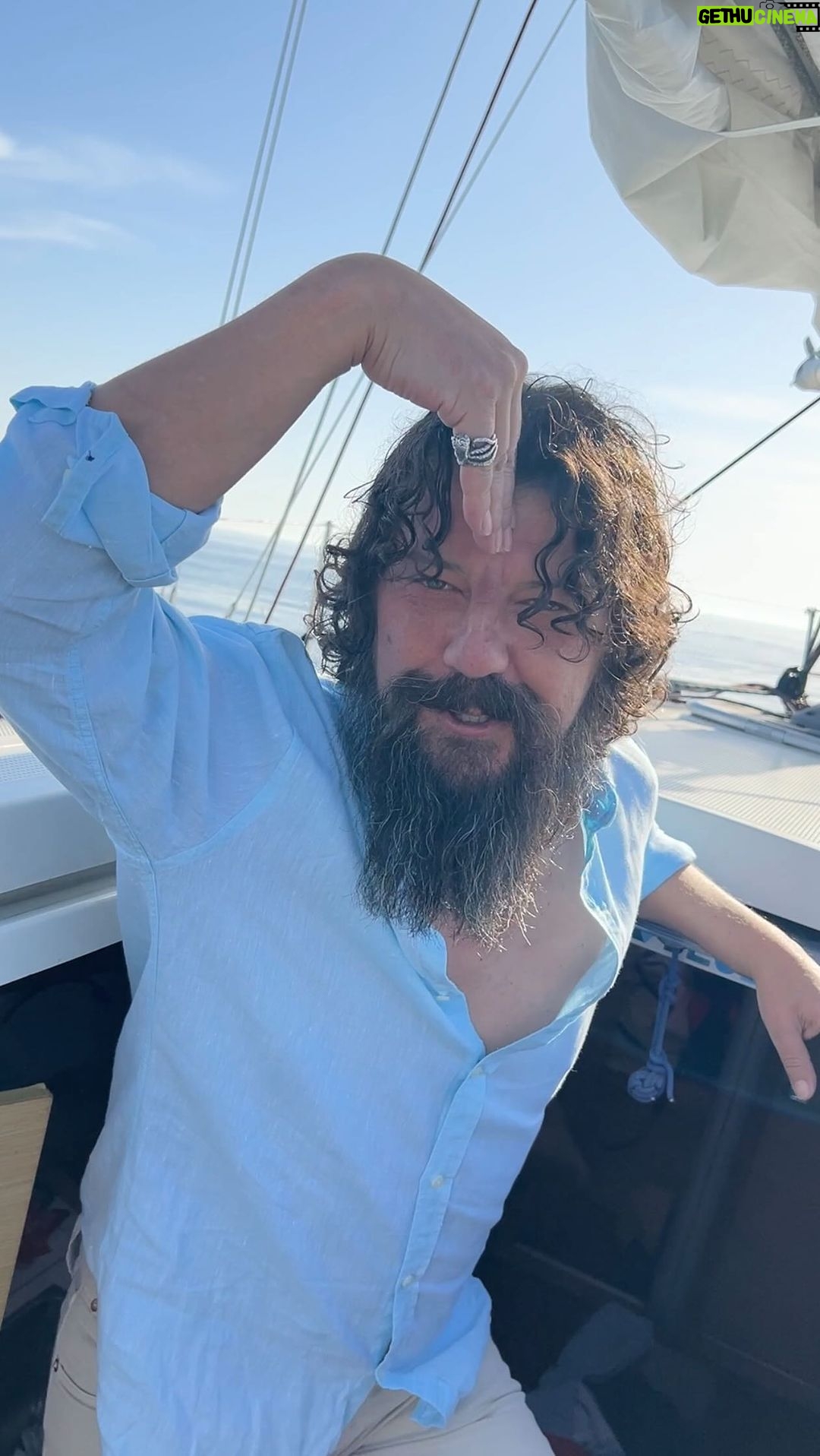 İlker Aksum - 2.7K Likes - Baba biz Adalar’a doğru…😎🌊