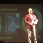İlker Aksum Instagram - Canım kardeşim türkiye cumhuriyetinin bu seneki en iyi yönetmen ödülünü almıştır biz böyle bir aileyiz
