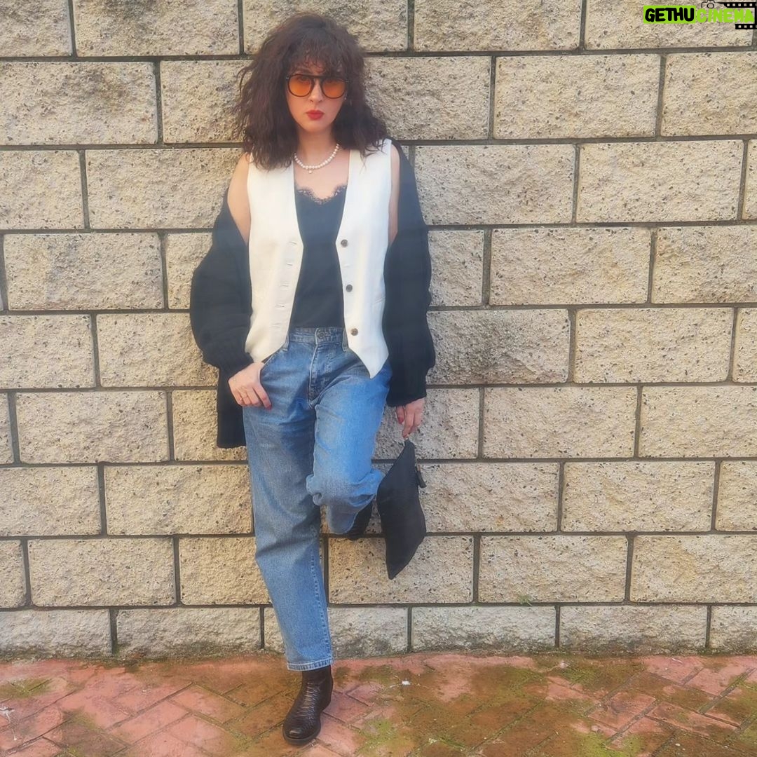 İrem Kahyaoğlu Instagram - Megadeth in son üyesi pozumla 2023 hoşçakal... #itlikserserilik