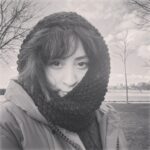 İrem Kahyaoğlu Instagram - Bağımsız sektörünün aranan aksesuarı ben de 🧣🧤 #kış#atkı #sanatfilmi Karsvegas
