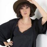 İrem Kahyaoğlu Instagram - 20 yıl sonra fotoğraf çektirmeye karar verdim. Foto: @erdemavci.studyo Sac: @enesunalan Makyaj: @dilannnsen Styling: @irem_kahyaoglu :)