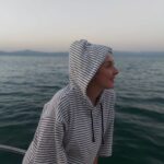 İrem Kahyaoğlu Instagram - Göle kaçalım mi? #iznik #gölevi #kar#Kış#boran#donmak İznik Gölü