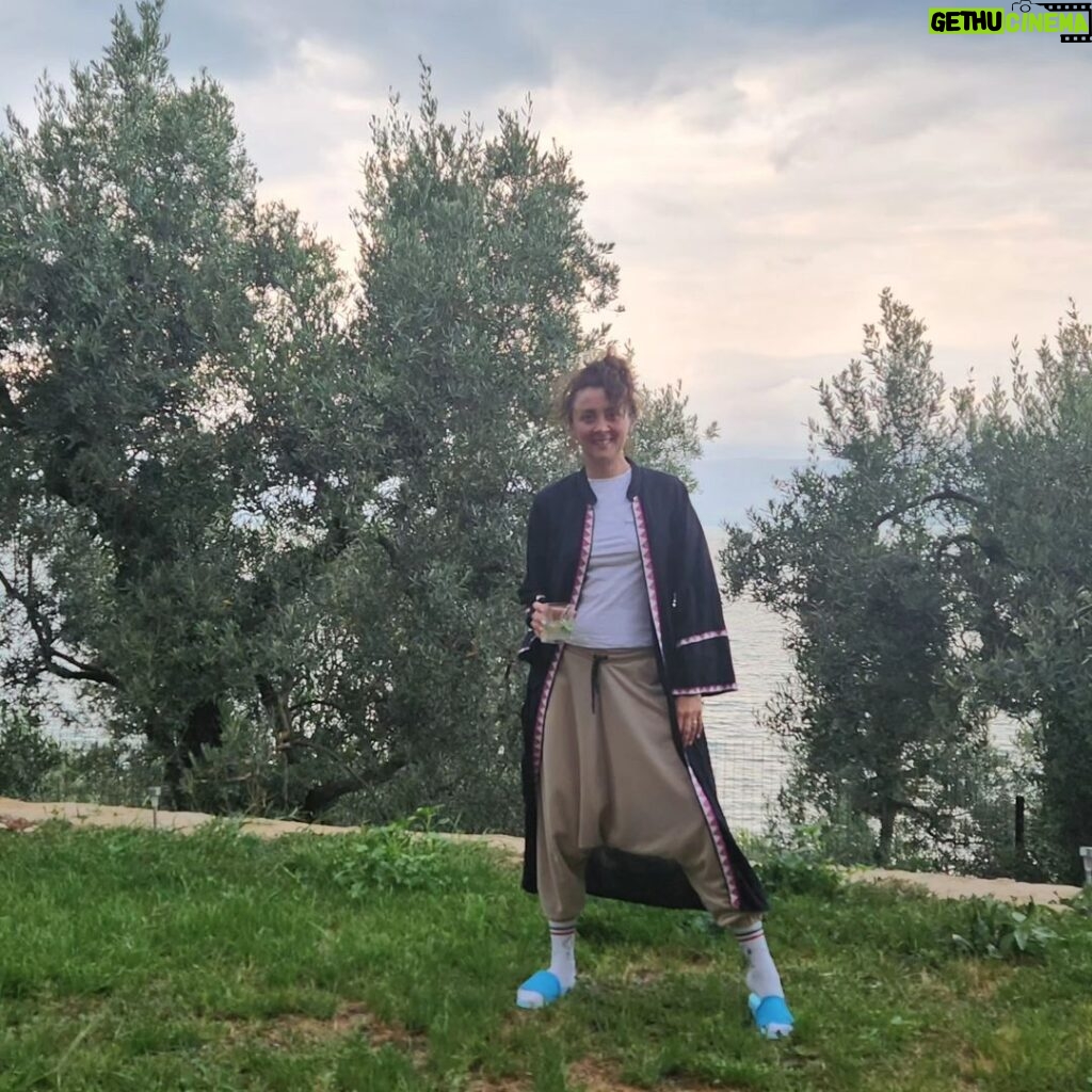 İrem Kahyaoğlu Instagram - Köy style #göldeyaşam İznik Gölü