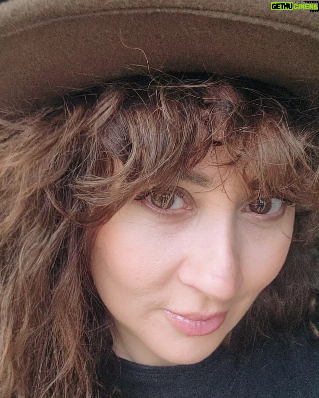 İrem Kahyaoğlu Instagram - Atım şurda otlayadursun mu? #küçükmotivasyonlar #büyükzaferler