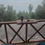 İrem Kahyaoğlu Instagram - Göle kaçalım mi? #iznik #gölevi #kar#Kış#boran#donmak İznik Gölü