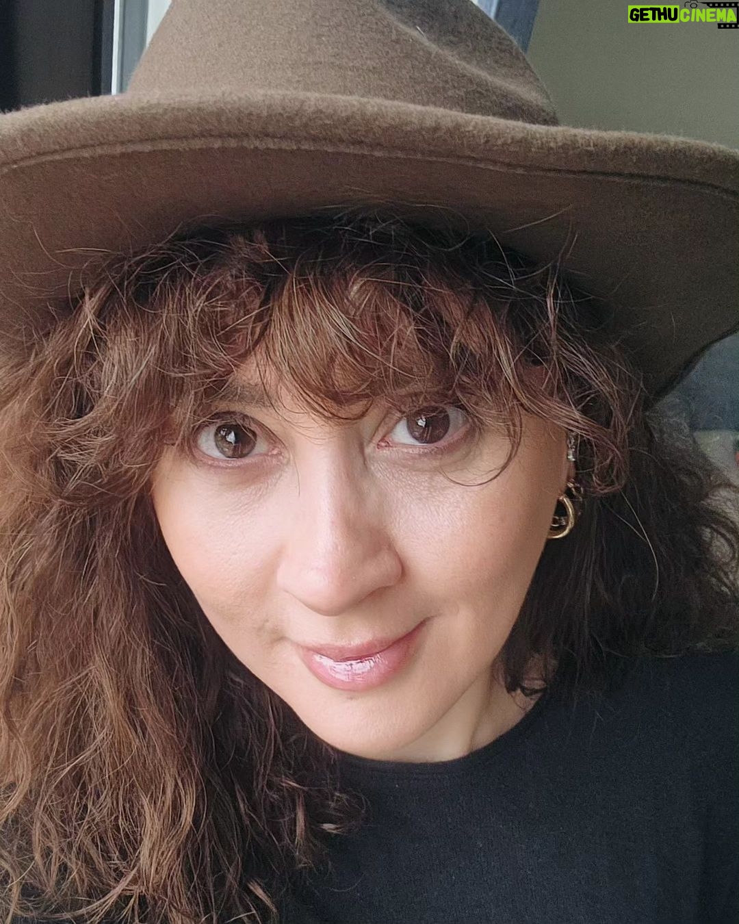 İrem Kahyaoğlu Instagram - Atım şurda otlayadursun mu? #küçükmotivasyonlar #büyükzaferler